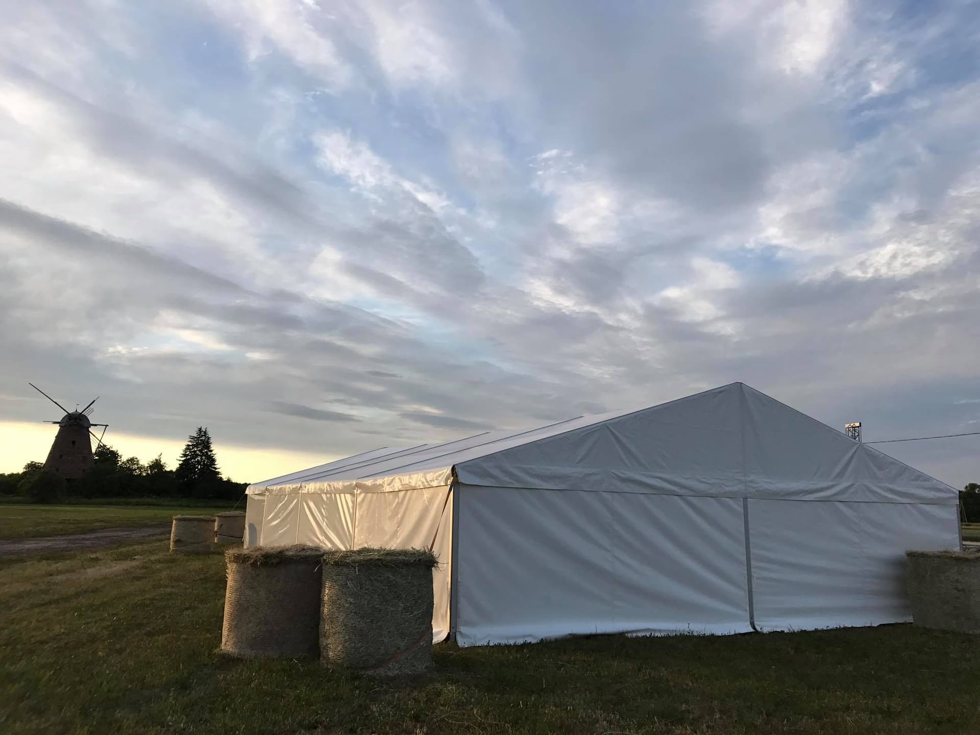 Teltis festivāliem — ceļvedis publisko pasākumu organizatoriem
